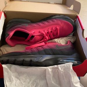 Woman Nike air max invigor Gs sneakers